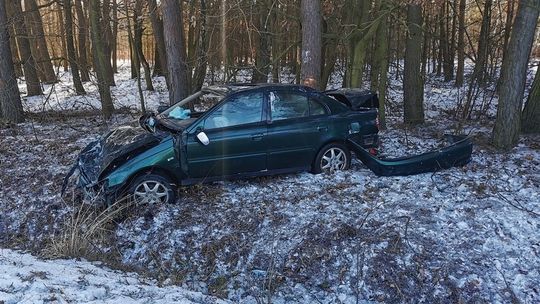 Po pijaku rozbił hondę. Uciekał po polach