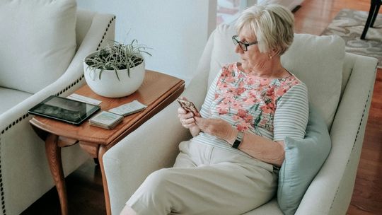 Pobierasz zasiłek lub świadczenie przedemerytalne? Pamiętaj o rozliczeniu się z ZUS i złóż zaświadczenie