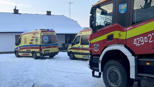 Podejrzenie zatrucia czadem w Dudce. Na miejscu trzy zastępy straży pożarnej