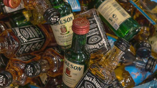 Policja wskazała miejsca w Garwolinie, gdzie walczy ze spożywaniem alkoholu. Lista jest długa