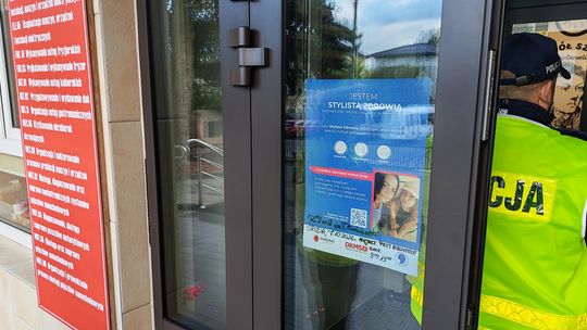 Policja zwiększa nadzór przy szkołach na Mazowszu. Możliwe kontrole plecaków uczniów