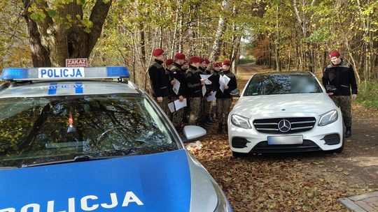 Policjanci i uczniowie klas mundurowych promowali bezpieczeństwo na drogach