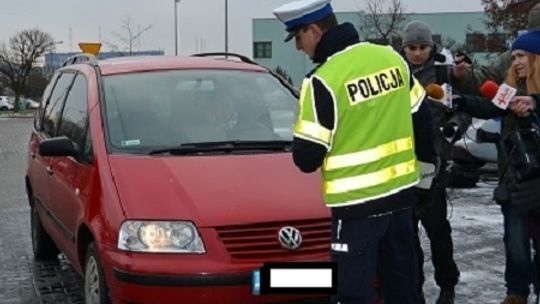 Policjanci sprawdzą światła w twoim aucie