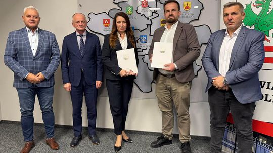 Ponad 4,4 mln zł na przebudowę drogi w Żelechowie. Podpisano umowę
