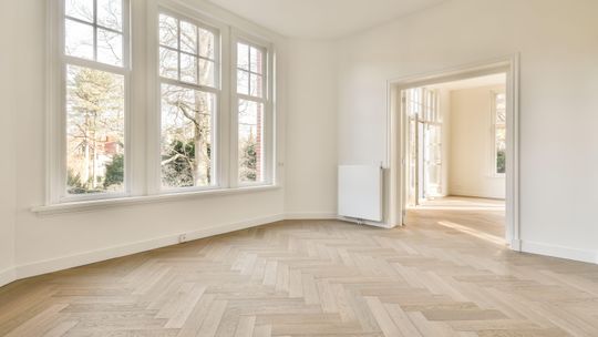 Poradnik: Jak wybrać i zamontować podłogi Quick Step w Warszawie