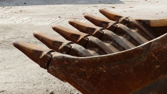 Poradnik: Jak wybrać usługę wynajmu minikoparki w Warszawie na prace ziemne Poradnik: Jak wybrać usługę wynajmu minikoparki w Warszawie na prace ziemne