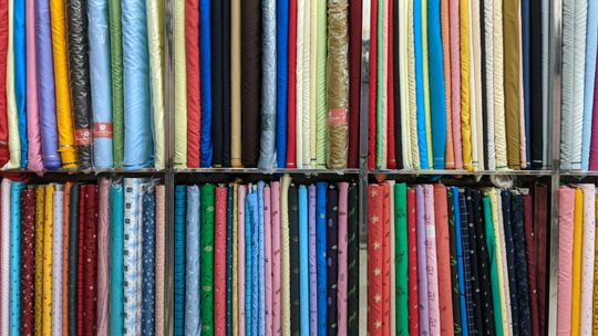 Poradnik: Jak znaleźć najlepszy sklep z materiałami w Warszawie?