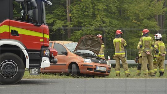 Poranne utrudnienia na S17. Fiat w barierach