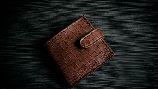 Portfele – jak wybrać model, który łączy styl, funkcjonalność i trwałość