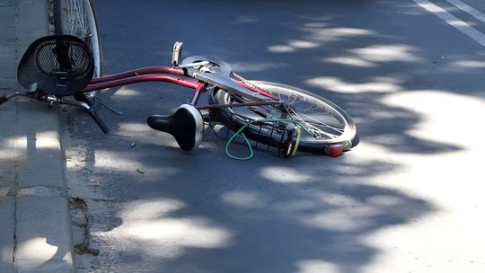 Potrącenie rowerzystki przy moście