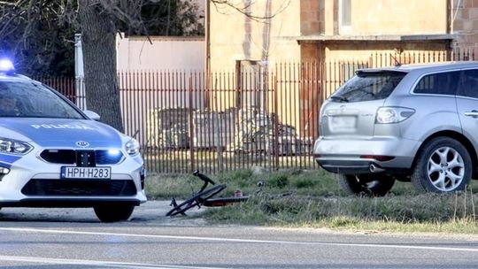 Potrącenie rowerzysty. Policjanci sprawdzają, czy nie złamano ograniczeń