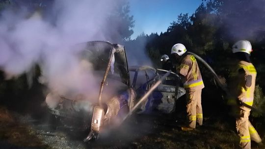 Pożar mercedesa. Właściciel uprzątnął wrak