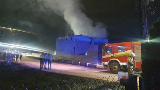 Pożar pustostanu w Trąbkach. W akcji pięć zastępów