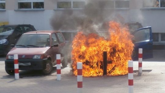 Pożar seata pod przychodnią