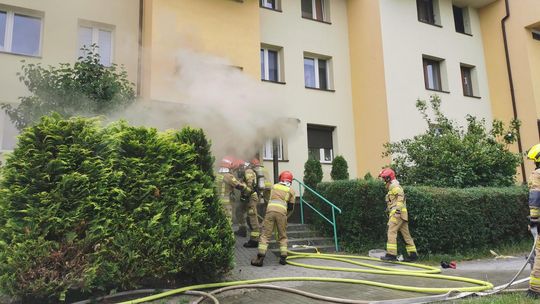 Pożar w bloku na Romanówce. Duże zadymienie