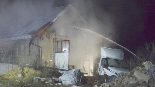Pożar warsztatu pod Garwolinem. W środku ciężarówka
