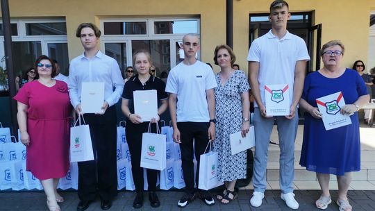 Poznaliśmy prymusów szkół powiatowych. To oni osiągnęli najlepsze wyniki w roku szkolnym 2025/2026