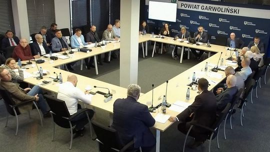 Prawie dwugodzinna przerwa podczas sesji powiatu Prawie dwugodzinna przerwa podczas sesji powiatu