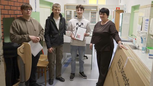 Projekt „Zobacz Inaczej” z kolejną inicjatywą. Uczniowie wsparli szpital w Garwolinie Projekt „Zobacz Inaczej” z kolejną inicjatywą. Uczniowie wsparli szpital w Garwolinie