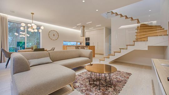 Projektanci wnętrz z Gdańska, którzy zmieniają oblicze nowoczesnych mieszkań nad morzem