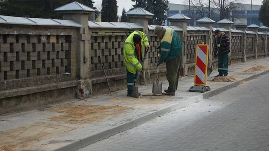 Przedświąteczny remont chodnika