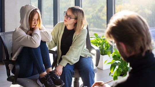 Psychoterapia dla młodzieży – jak pomóc młodym osobom radzić sobie z emocjami?
