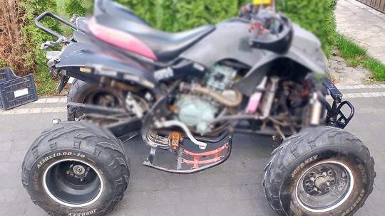 Quad koziołkował na łuku drogi. Nastolatek w poważnym stanie