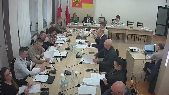 Rada gminy murem za wójtem. Oddalono ponad 40 skarg na Macieja Błachnio Rada gminy murem za wójtem. Oddalono ponad 40 skarg na Macieja Błachnio