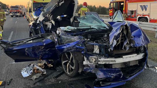 S17 zablokowana po zderzeniu Hondy z ciężarówką. Lądowało LPR