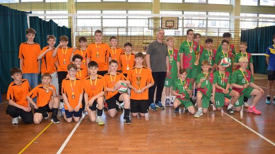 Siatkarze Dwójki wicemistrzami regionu. Górzno z brązem