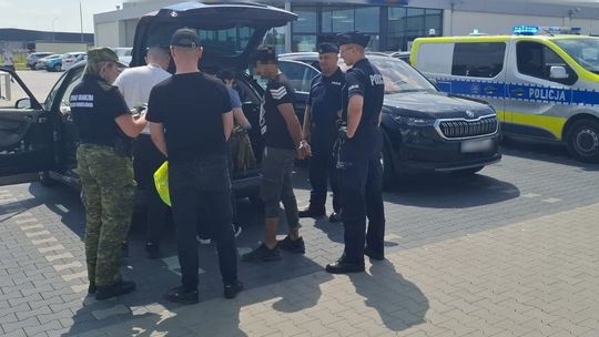 Śledztwo ws. przemytu migrantów. Prokuratura stawia zarzuty zatrzymanym na S17
