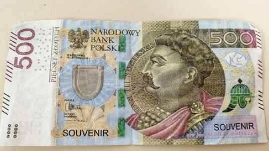 Souvenirem zapłacił za paliwo