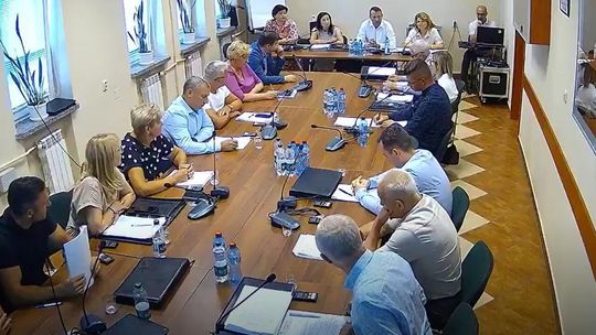 Spór o oczyszczalnię w Dąbrowie. Radny wylicza braki, wójt odpowiada i apeluje