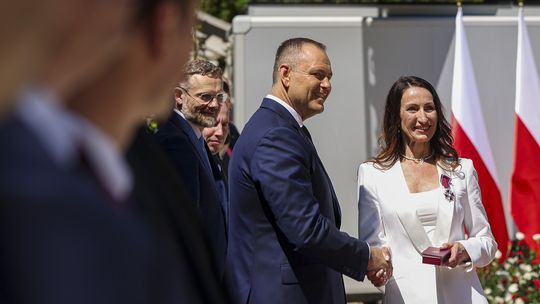 Starosta powiatu odznaczona przez prezydenta Starosta powiatu odznaczona przez prezydenta