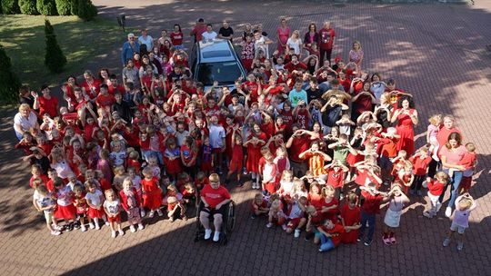 Stary Pilczyn: Szkolna społeczność wsparła Karola w Dniu Dystrofii Mięśniowej