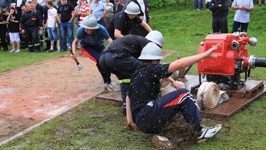 Strażackie zawody z poślizgiem