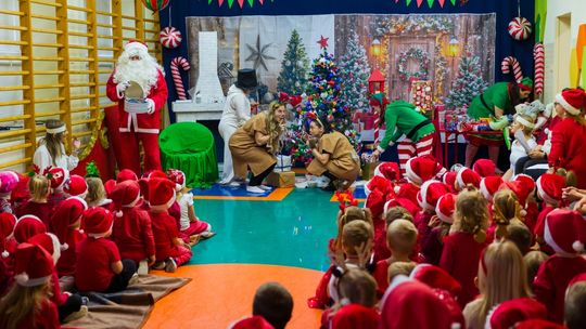 Świąteczna magia w Woli Rębkowskiej - Grinch, Mikołaj i dobro, które zwyciężyło! Świąteczna magia w Woli Rębkowskiej - Grinch, Mikołaj i dobro, które zwyciężyło!