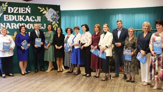 Święto edukacji w Żelechowie. Nauczyciele i dyrektorzy z nagrodami burmistrz