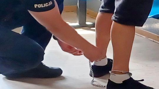 Szalał po alkoholu. Zatrzymany po ataku na rodzinę i policję