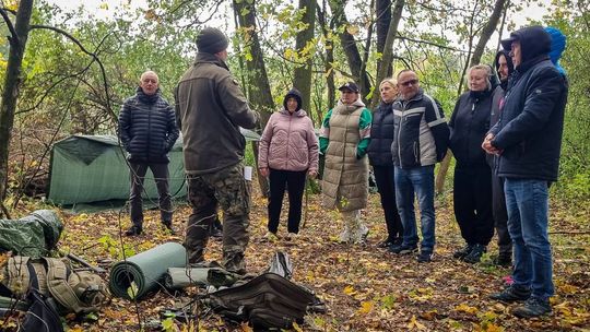 Szkolenie obronne w Uścieńcu. Uczestnicy poznawali techniki przetrwania