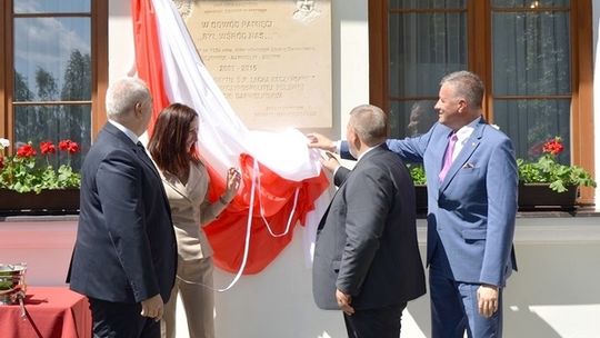 Tablica na 10. rocznicę wizyty prezydenta Kaczyńskiego 