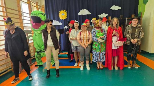 Teatr Rodziców w Woli Rębkowskiej — magia sceny i rodzinnego ciepła