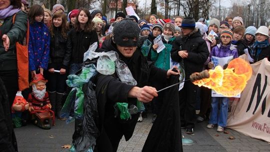 To nie krasnoludki palą śmieci