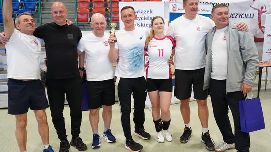 Trzecie miejsce dla nauczycieli-siatkarzy z Garwolina