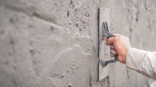 Tynk silikatowy czy silikonowy? Przewodnik po nowoczesnych rozwiązaniach elewacyjnych Weber