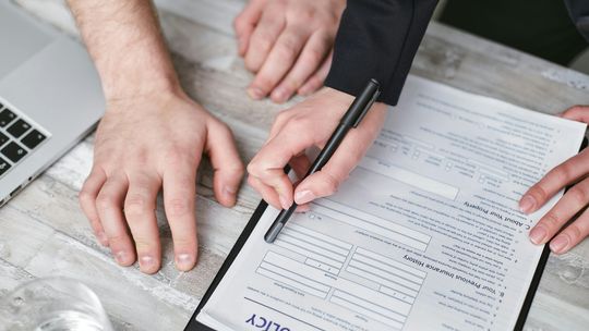 Ubezpieczenie samochodu – jak wybrać polisę dopasowaną do kierowcy