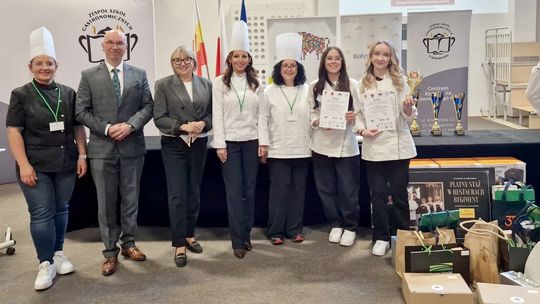 Uczennice Dwójki z sukcesem w Międzynarodowym Konkursie Gastronomicznym