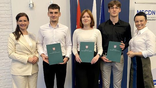 Uczniowie Dwójki z Nagrodą Marszałka Województwa Mazowieckiego Uczniowie Dwójki z Nagrodą Marszałka Województwa Mazowieckiego