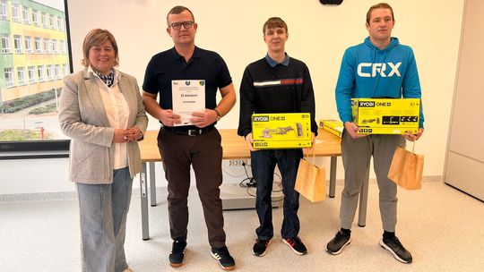 Uczniowie z Miętnego wśród najlepszych w Polsce w konkursie OZE