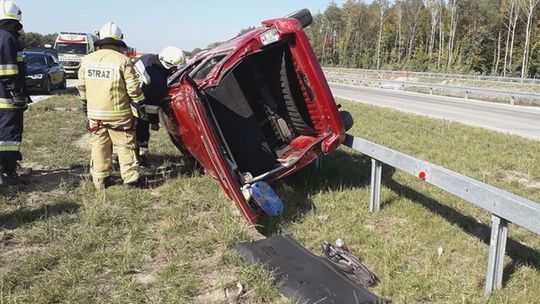 Uderzył w bariery ochronne na S17